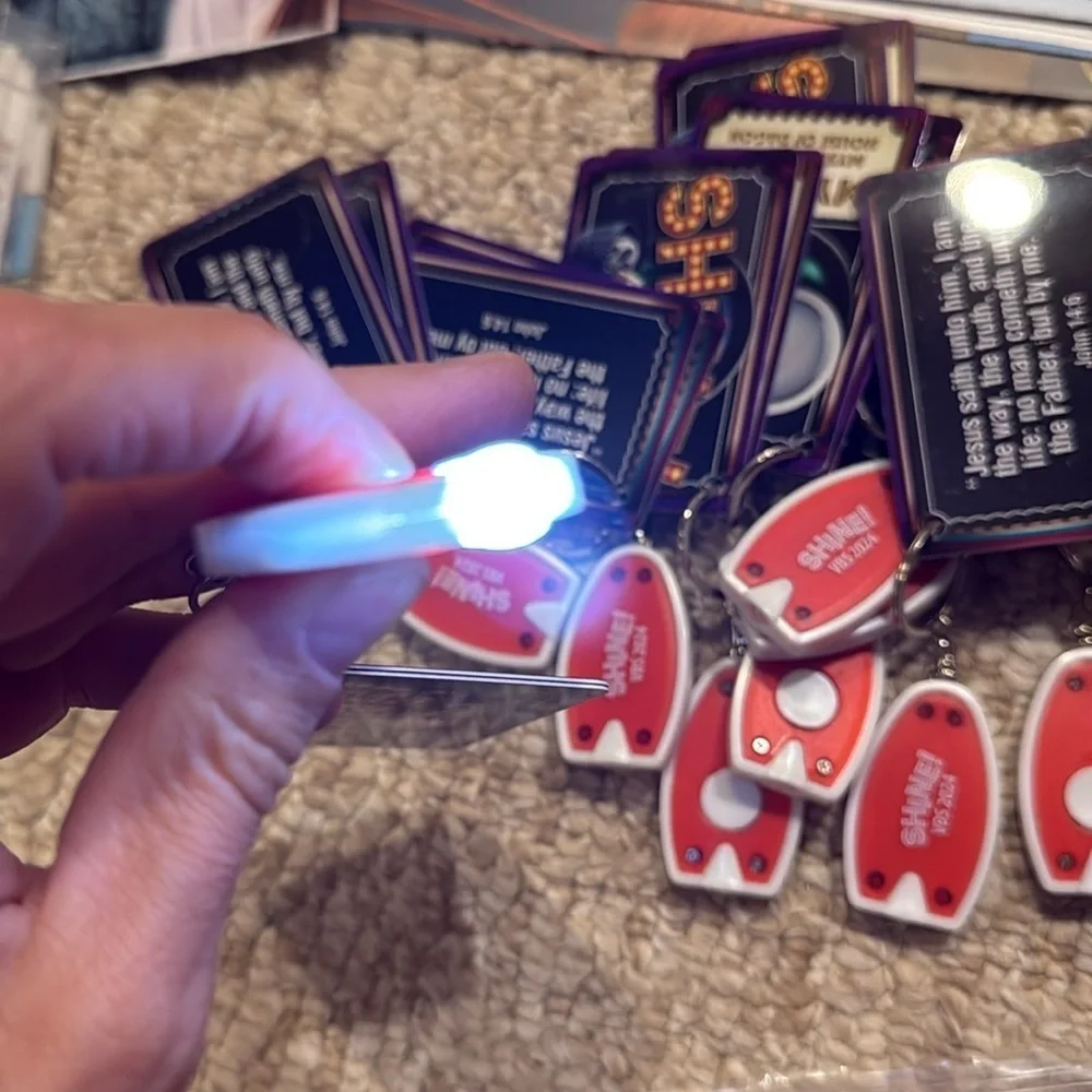 VBS Shine! Light up Keychains (bundle of 9)Red and White Keychain Set